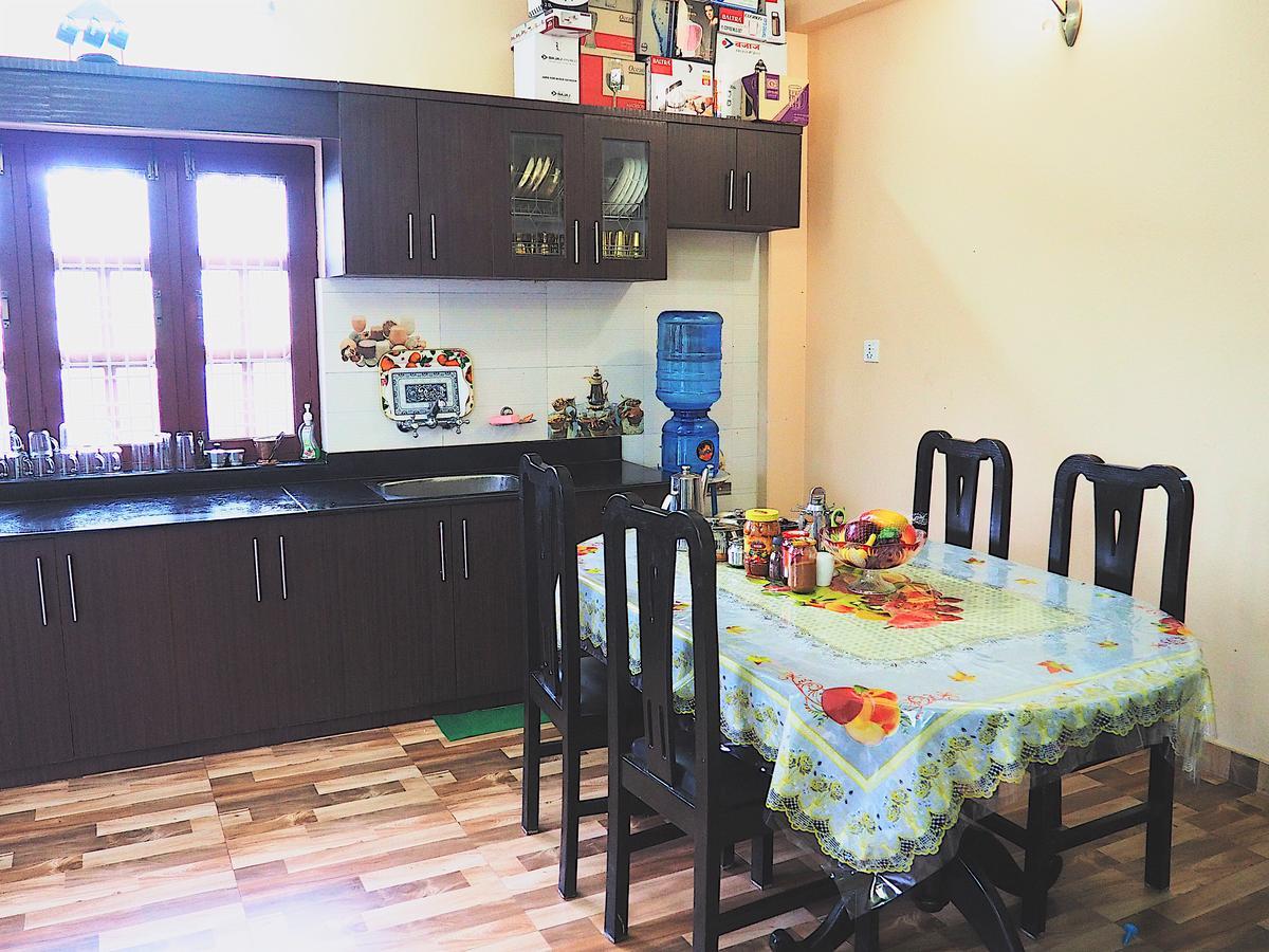 Aroma Tourist Hostel Pokhara Zewnętrze zdjęcie