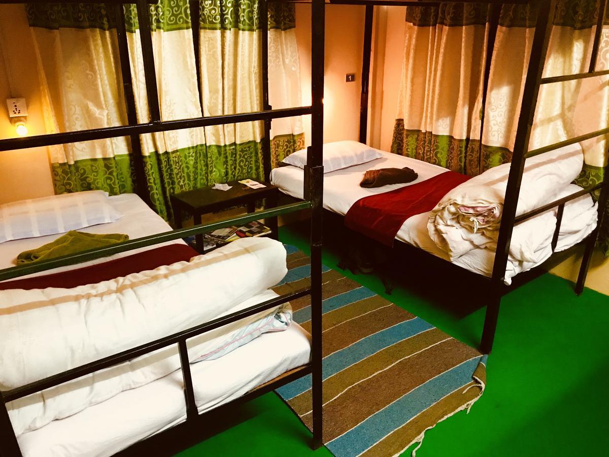 Aroma Tourist Hostel Pokhara Zewnętrze zdjęcie