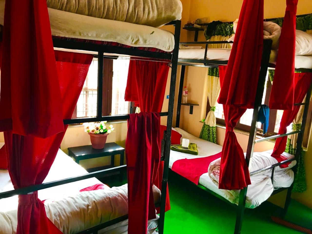 Aroma Tourist Hostel Pokhara Zewnętrze zdjęcie