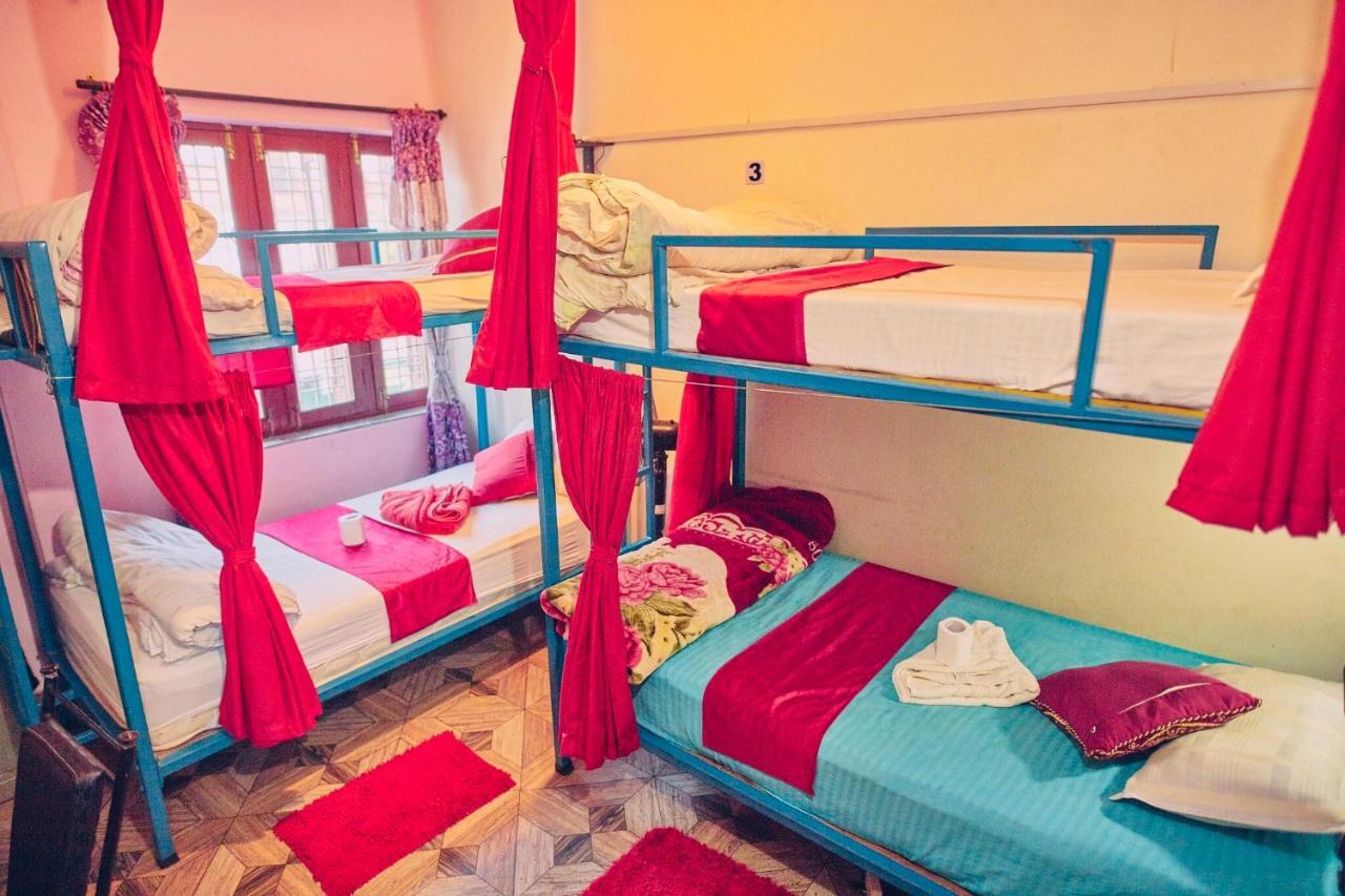 Aroma Tourist Hostel Pokhara Zewnętrze zdjęcie