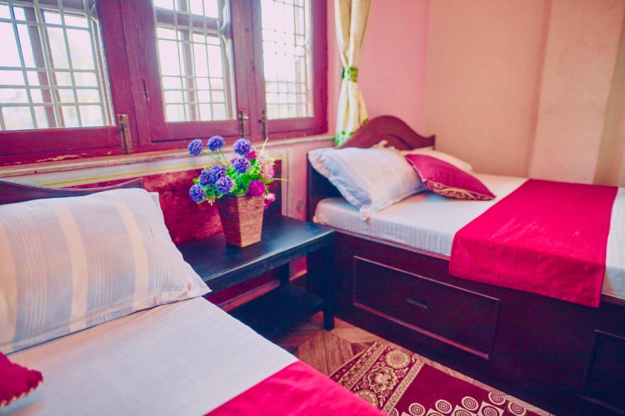 Aroma Tourist Hostel Pokhara Zewnętrze zdjęcie